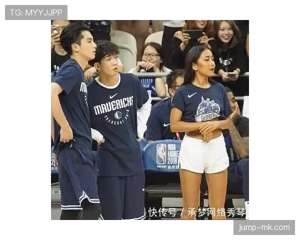 韦世豪拎着名牌包排小区洗衣机，隔壁大妈看完直接笑出声